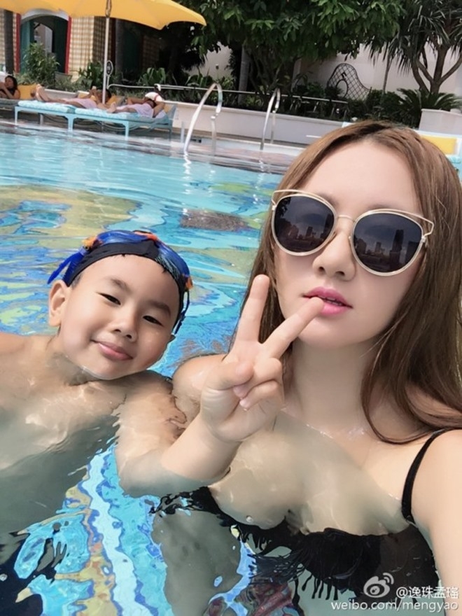 cuoc song xa hoa cua my nu duoc ong trum phim 18+ cung nhat hinh anh 12