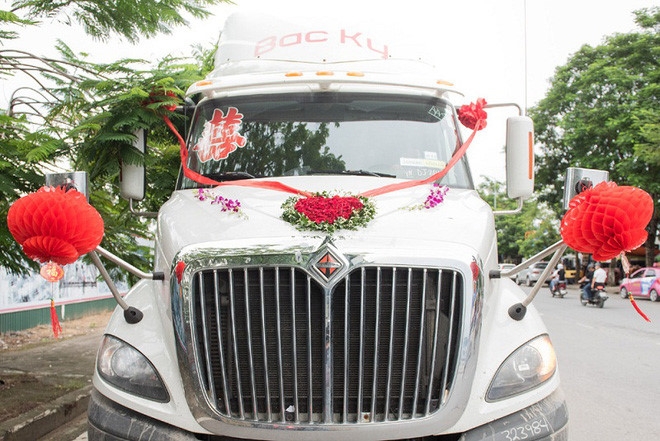Mang sinh le den nha gai o Hai Phong bang dan xe dau keo 10 ty dong hinh anh 2