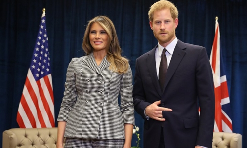 Đệ nhất Phu nhân Melania mặc vest trong cuộc gặp Hoàng tử Anh Harry hồi tháng trước. Ảnh: CNN.