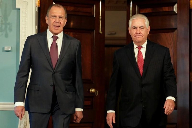 Ngoại trưởng Nga Sergei Lavrov (trái) và Ngoại trưởng Mỹ Rex Tillerson trong cuộc gặp tại Washington hồi tháng 5 (Ảnh: Reuters)
