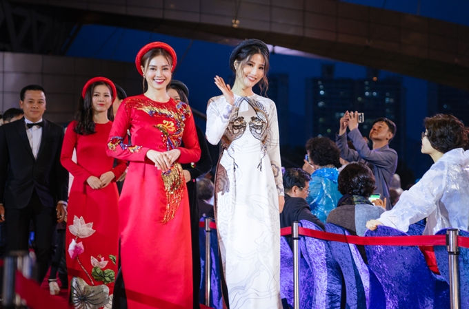 ngo-thanh-van-cung-dan-my-nhan-co-ba-sai-gon-khoe-sac-o-han-quoc-1