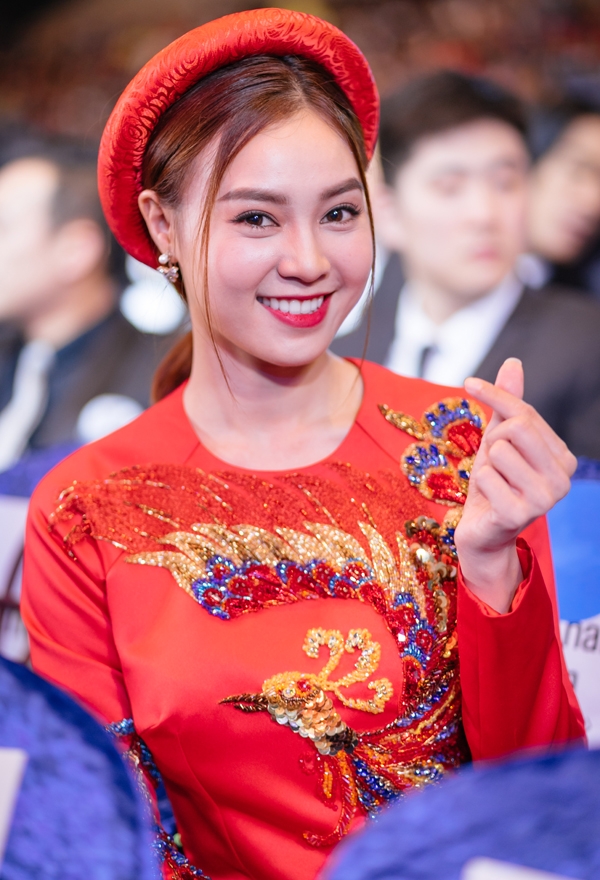 ngo-thanh-van-cung-dan-my-nhan-co-ba-sai-gon-khoe-sac-o-han-quoc-3