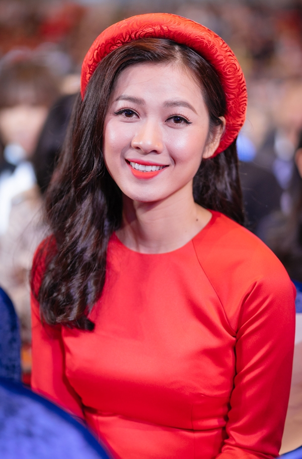 ngo-thanh-van-cung-dan-my-nhan-co-ba-sai-gon-khoe-sac-o-han-quoc-5