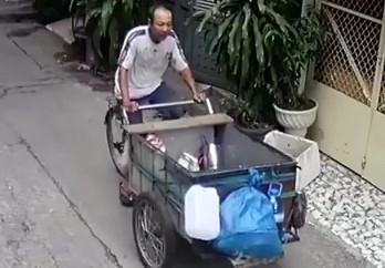Truy tim nghi can dam chet nguoi tren via he Sai Gon hinh anh 1