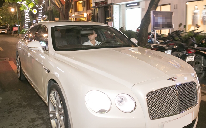 viet-anh-duoc-tai-xe-rieng-dua-don-bang-sieu-xe-bentley-hon-10-ty-dong-6