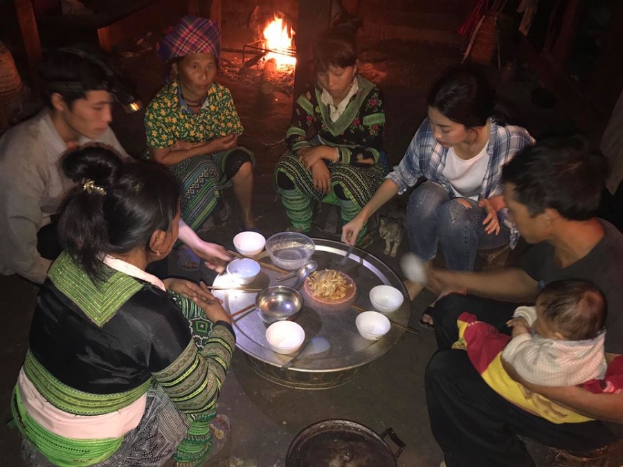 xuc dong vi loat anh do my linh doi mua, vuot nui mang dien ve thon hinh anh 11