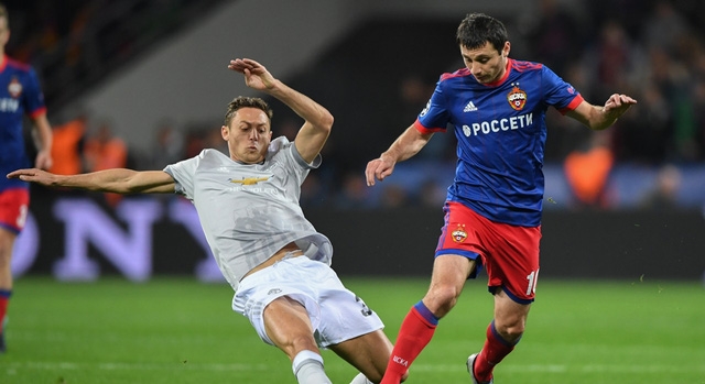  Nemanja Matic (trái) 