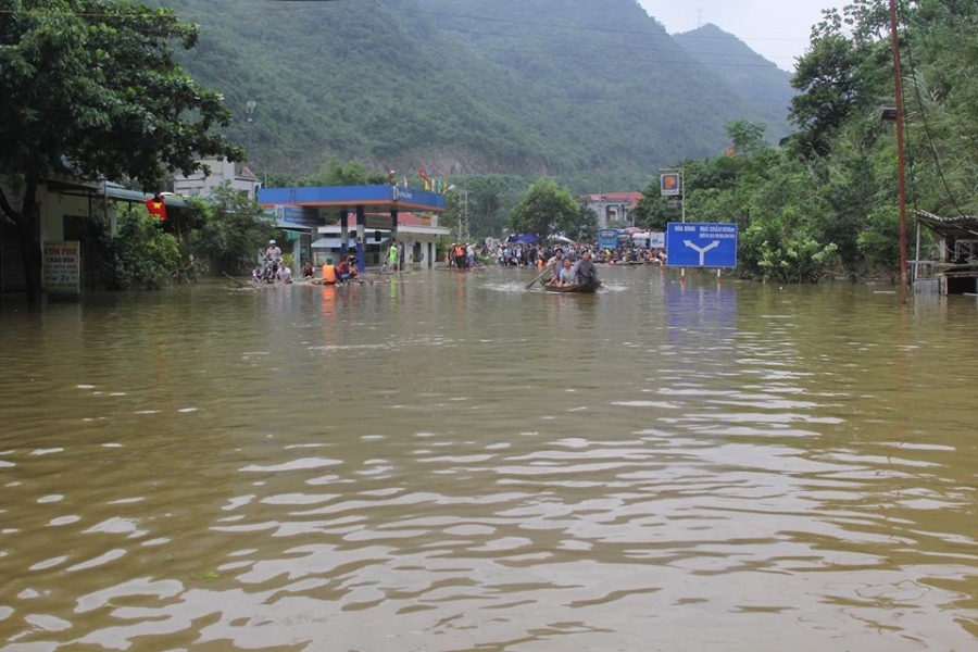 hoa binh: quoc lo 6 qua nga ba tong dau van bi cam luu thong hinh anh 2