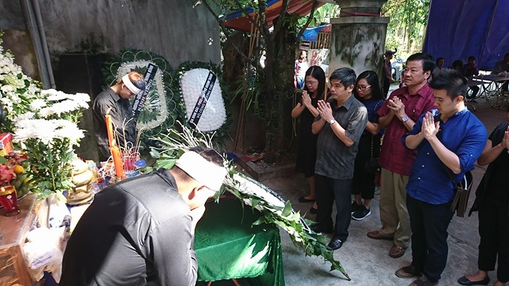 le vieng dinh huu du tai que nha: nuoc mat khong ngung roi hinh anh 1