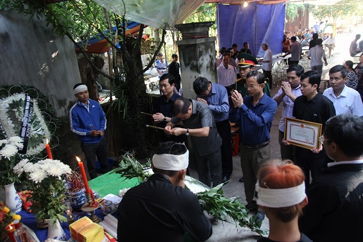 le vieng dinh huu du tai que nha: nuoc mat khong ngung roi hinh anh 10