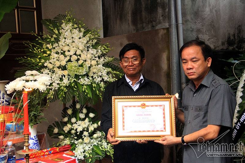 le vieng dinh huu du tai que nha: nuoc mat khong ngung roi hinh anh 13