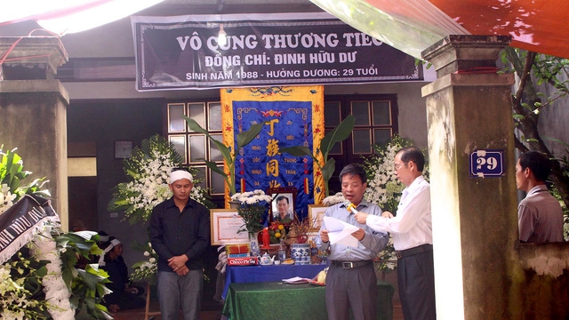 Truy tặng bằng khen cho phóng viên Đinh Hữu Dư - Ảnh 1.