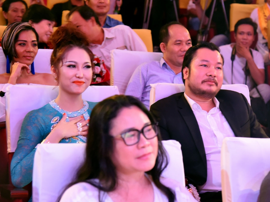 Bạn trai doanh nhân của Phi Thanh Vân bị bóc phốt đại gia ảo, nợ tiền không trả?-2