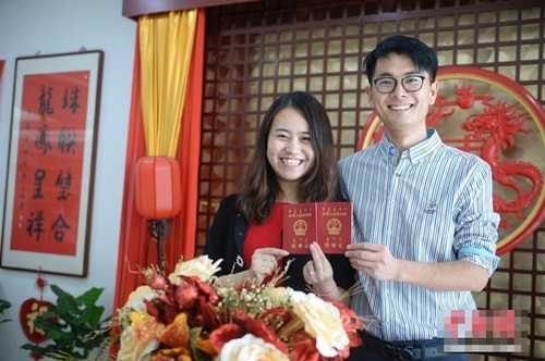 Cám cảnh chồng mặt mũi thì thư sinh mà lại ở bẩn, chơi với chó xong chẳng tắm rửa gì lên giường đi ngủ luôn - Ảnh 2.