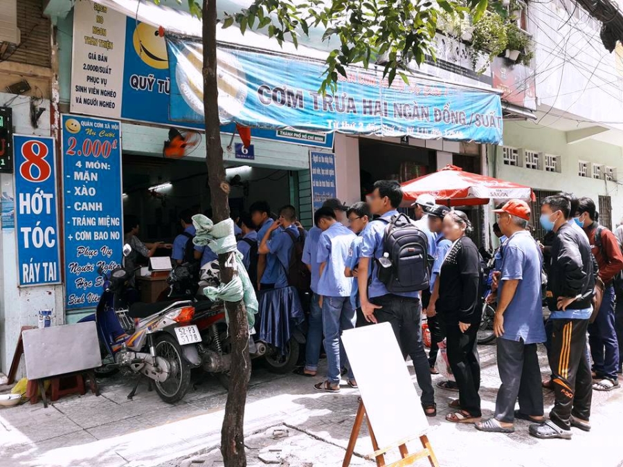 Chuyện sinh viên ăn cơm 2.000 đồng: Sắp xếp thời gian cho những nhu cầu thực sự cần thiết, các bạn sẽ kiếm đủ bữa ăn hàng ngày - Ảnh 2.