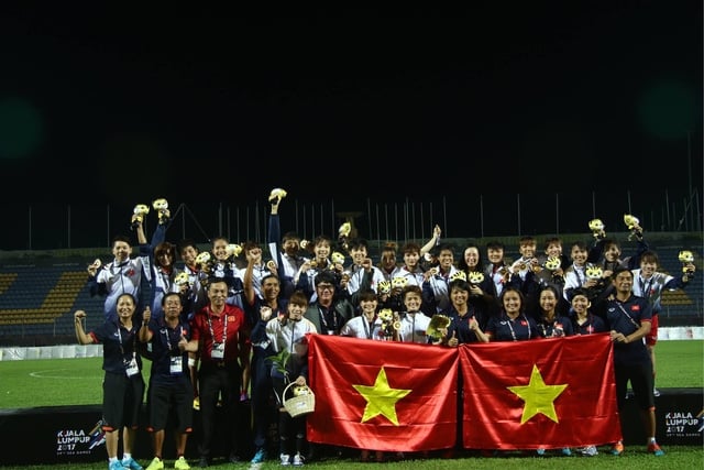 Mong rằng tiền thưởng sau khi đến tay các cầu thủ sẽ giúp họ vơi bớt khó khăn trong sự nghiệp nhiều gian truân của mình