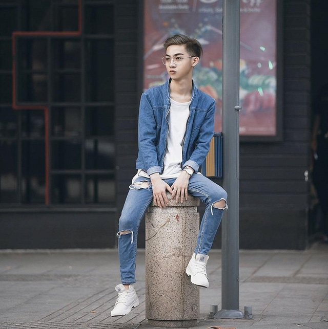 Nguyễn Trần Minh Tân (sinh năm 1997, TP. HCM) là cái tên khá nổi tiếng trong giới trẻ Sài Gòn. Tân được mọi người biết đến với những màn giả gái giống tới 99%, 9x từng “gây bão” khi tham gia chương trình “Giọng ải giọng ai”.