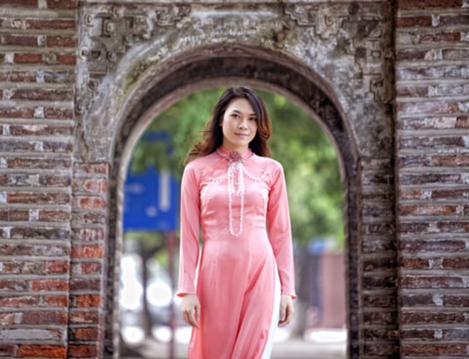 Mỹ Tâm bất ngờ đằm thắm trong tà áo dài tím đúng chất 