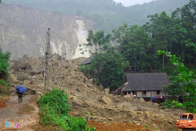 No min pha da tim kiem 8 nguoi bi dat vui o Hoa Binh hinh anh 1