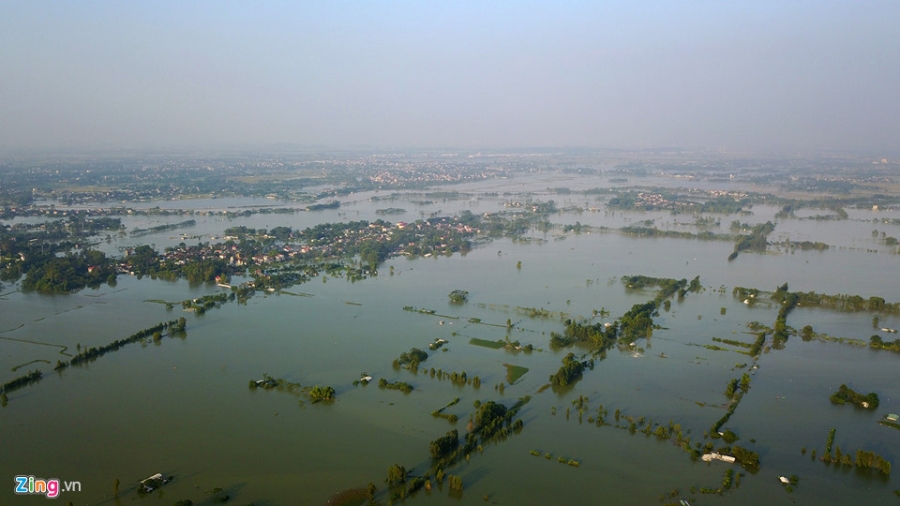 Nuoc van chua rut, dan Ha Noi che be 'dac chung' hinh anh 3