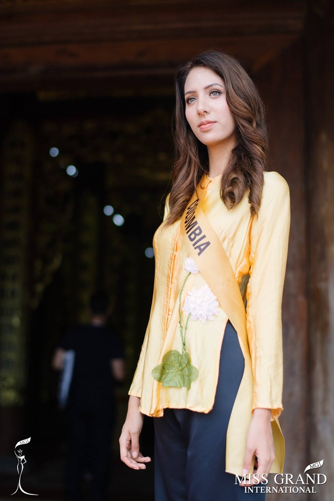 Thí sinh Miss Grand International 2017 diện áo bà ba đi vãn cảnh chùa - Ảnh 8.
