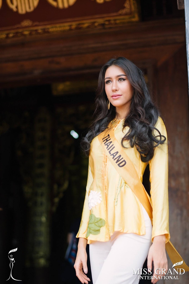 Thí sinh Miss Grand International 2017 diện áo bà ba đi vãn cảnh chùa - Ảnh 8.