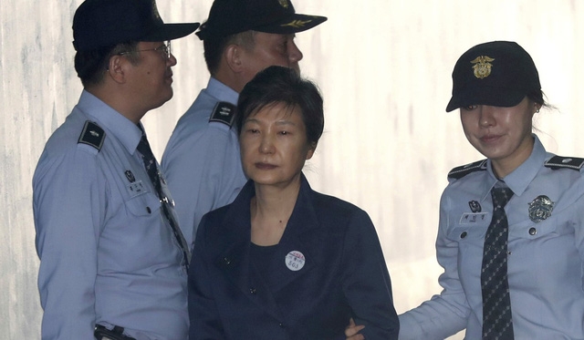 Cựu Tổng thống Hàn Quốc Park Geun-hye tại tòa (Ảnh: AP)