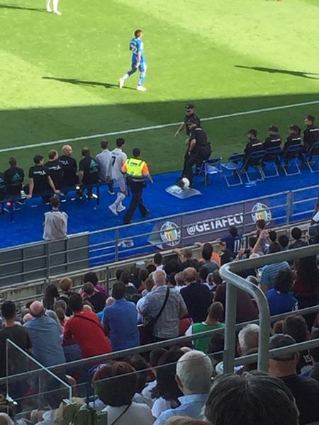 Có một “C.Ronaldo” xuất hiện bên ngoài đường chạy…