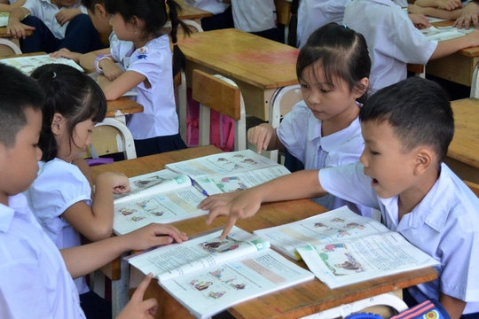 Cấm dạy nội dung ngoài sách giáo khoa - Ảnh 1.