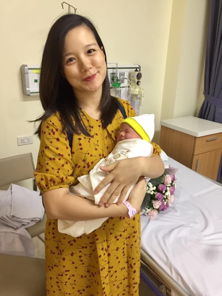 mc minh trang vui suong sau khi vua sinh con thu 3, van bay to mong muon de tiep - 2