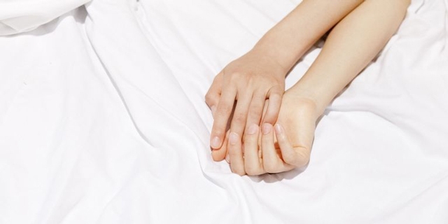 nguyen nhan khong ngo khien ca chang va nang bat luc khi