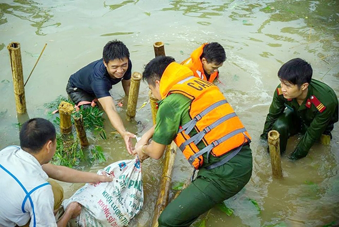 Trận lũ lịch sử hoành hành miền Bắc: Những câu chuyện đau lòng và tình người nơi lũ quét qua - Ảnh 13.