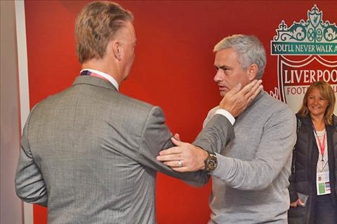 Van Gaal to bi Mourinho dam sau lung de chiem ghe Man Utd hinh anh