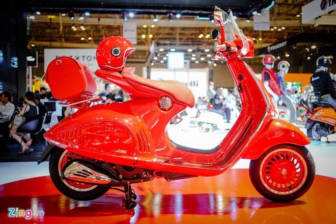 Xe tay ga Vespa 946 RED gia hon 400 trieu tai Viet Nam hinh anh 1