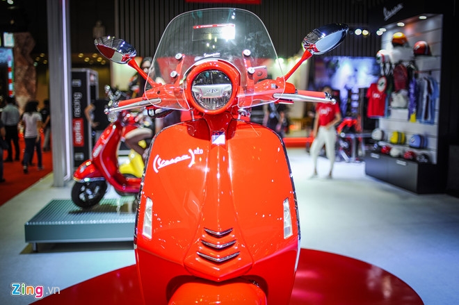 Xe tay ga Vespa 946 RED gia hon 400 trieu tai Viet Nam hinh anh 2