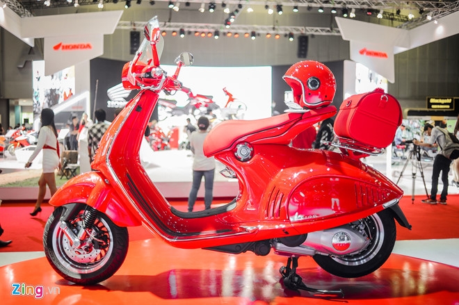 Xe tay ga Vespa 946 RED gia hon 400 trieu tai Viet Nam hinh anh 3