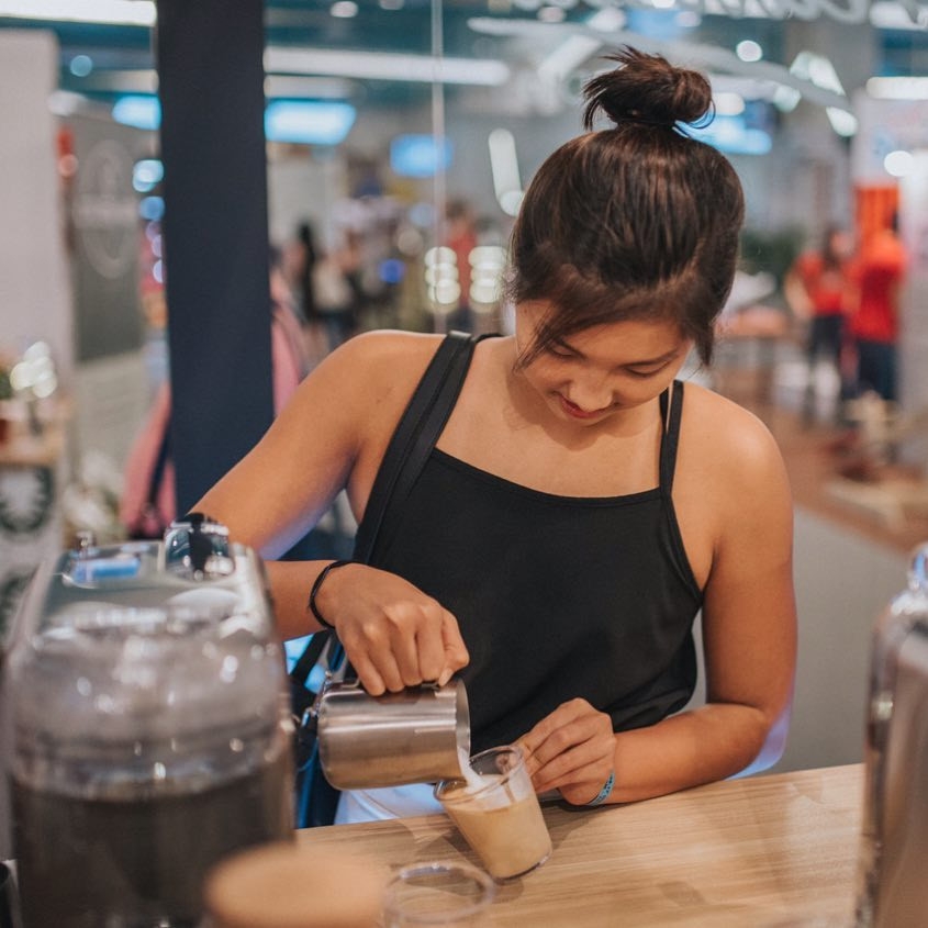 10X Singapore noi tieng voi tai tao hinh dang yeu cho cac ly ca phe hinh anh 1