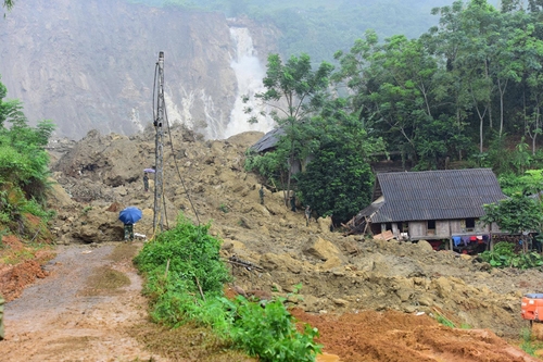 ha-noi-dung-may-bom-hut-nuoc-khoi-vung-ngap-chuong-my-2