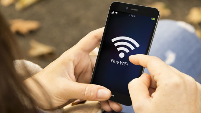 Microsoft đã tung bản vá cho lỗ hổng trong giao thức WPA2 vừa được phát hiện /// Ảnh: Shutterstock