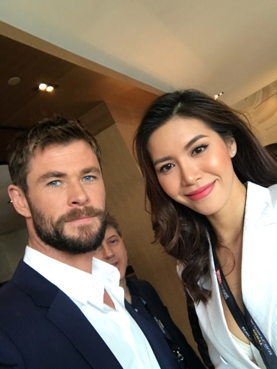 minh-tu-mac-sexy-trong-buoi-gap-tai-tu-chris-hemsworth-3