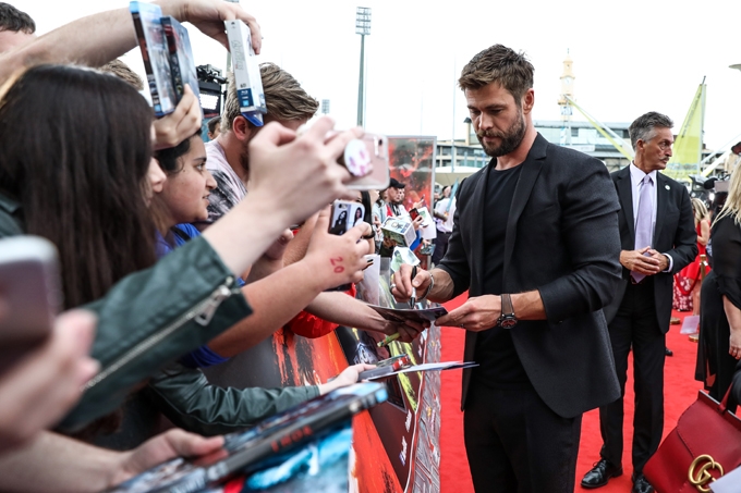 minh-tu-mac-sexy-trong-buoi-gap-tai-tu-chris-hemsworth-6