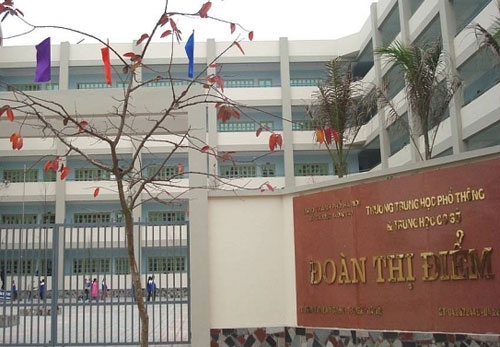 nam-sinh-ha-noi-nga-tu-tang-hai-truong-hoc-xuong-dat