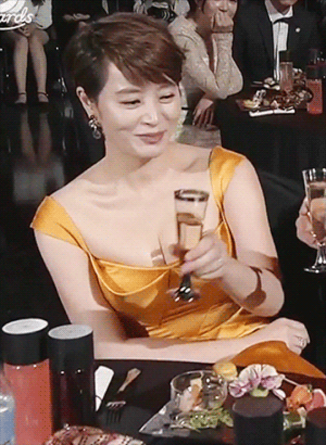 Quyền lực chị đại Kim Hye Soo ở làng phim Hàn: Bạn diễn nam toát mồ hôi hột, cả phim trường nín thinh! - Ảnh 12.