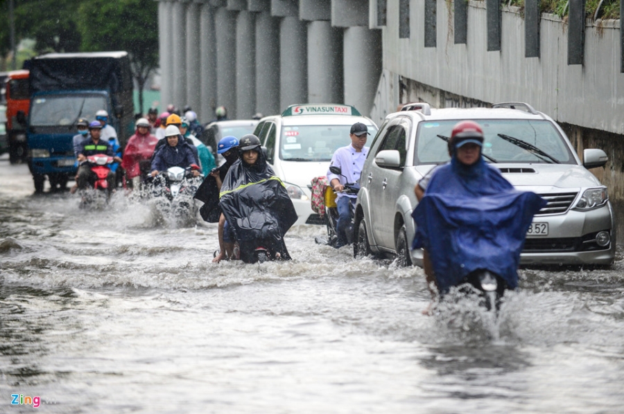 Sieu may bom 'te liet', duong Nguyen Huu Canh ngap hinh anh 1