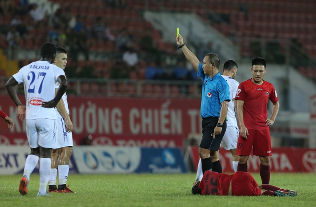  Công Vinh phàn nào về công tác trọng tài ở trận thua Hải Phòng ở vòng 21 V-League - Ảnh: Gia Hưng 