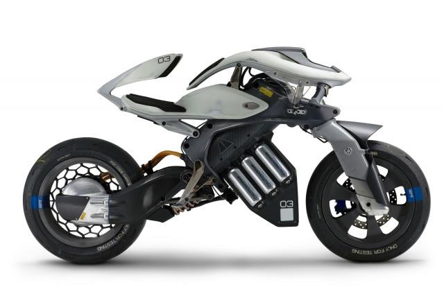Yamaha ra mat xe robot MOTOROiD tu nhan dien chu nhan hinh anh 1
