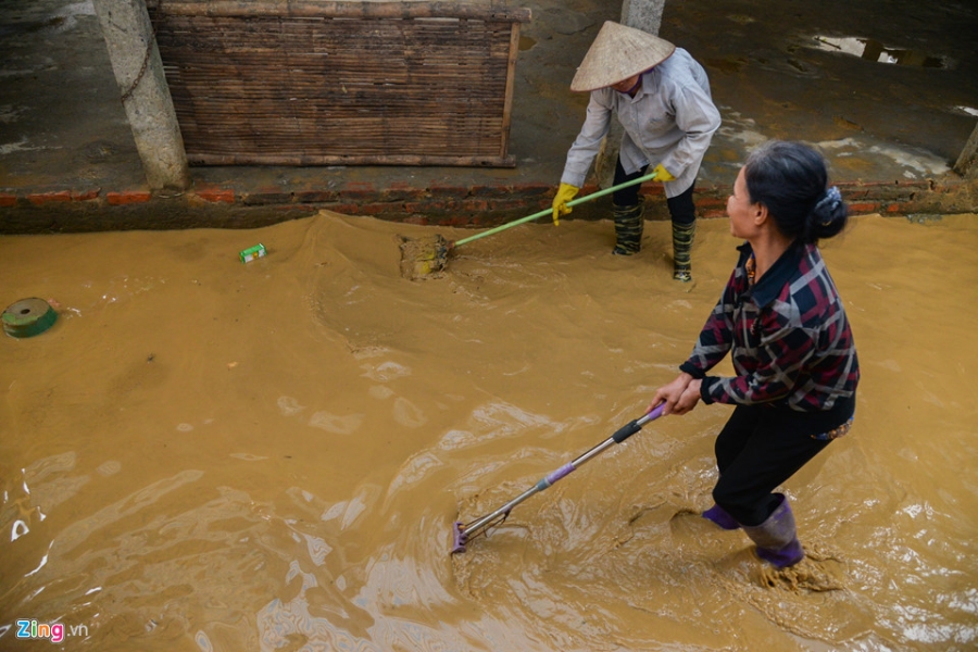 Dọn bùn đất sau 6 ngày sống trên sông hình ảnh 1 Don bun dat sau 6 ngay song tren song hinh anh 1