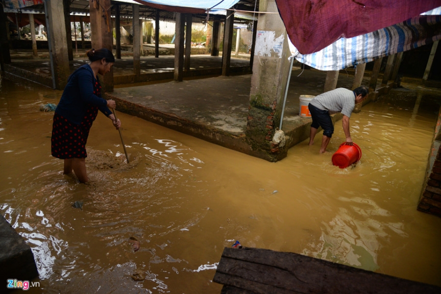 Dọn bùn đất sau 6 ngày sống trên sông hình ảnh 3 Don bun dat sau 6 ngay song tren song hinh anh 3