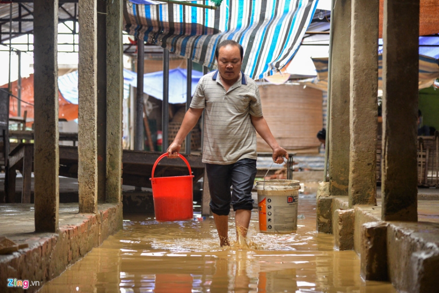 Dọn bùn đất sau 6 ngày sống trên sông hình ảnh 4 Don bun dat sau 6 ngay song tren song hinh anh 4
