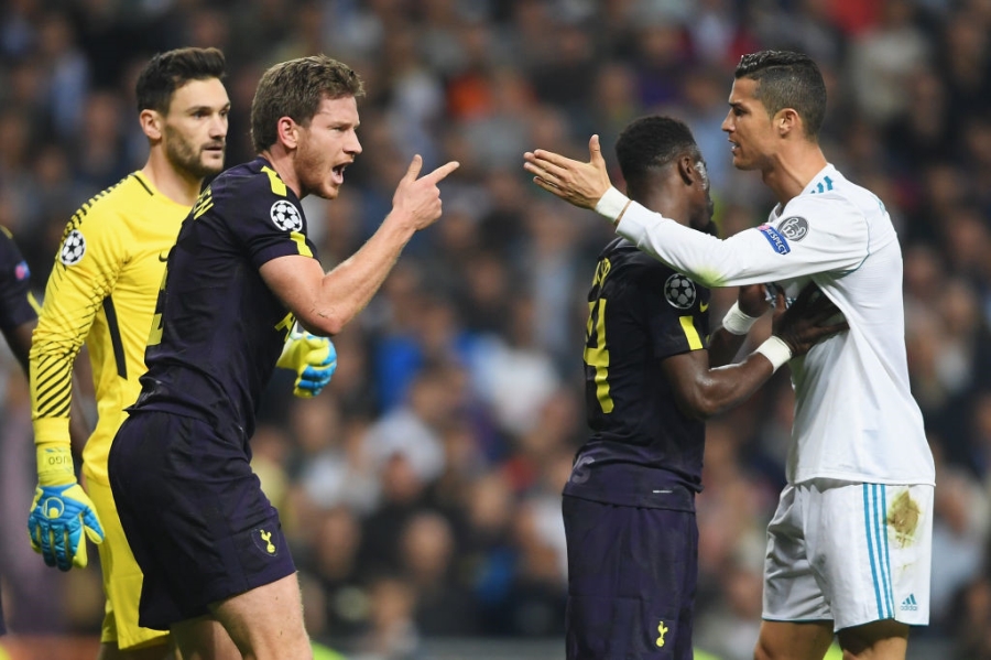 Dui dau Vertonghen, Ronaldo bi trung phat hinh anh 1